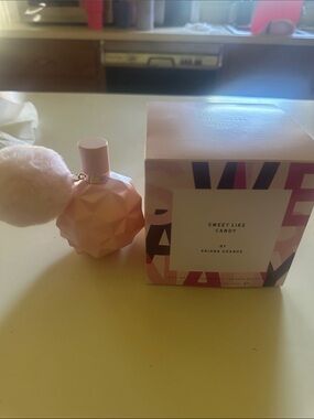 Ariana Grande Pink Faceted Bottle with Fluffy Pom Charm BRAND NEW 3.4 oz